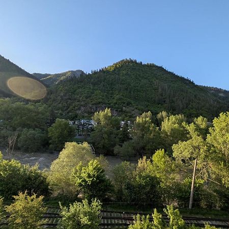 Gari'S Apartment Next To Borjomi Central Park Экстерьер фото