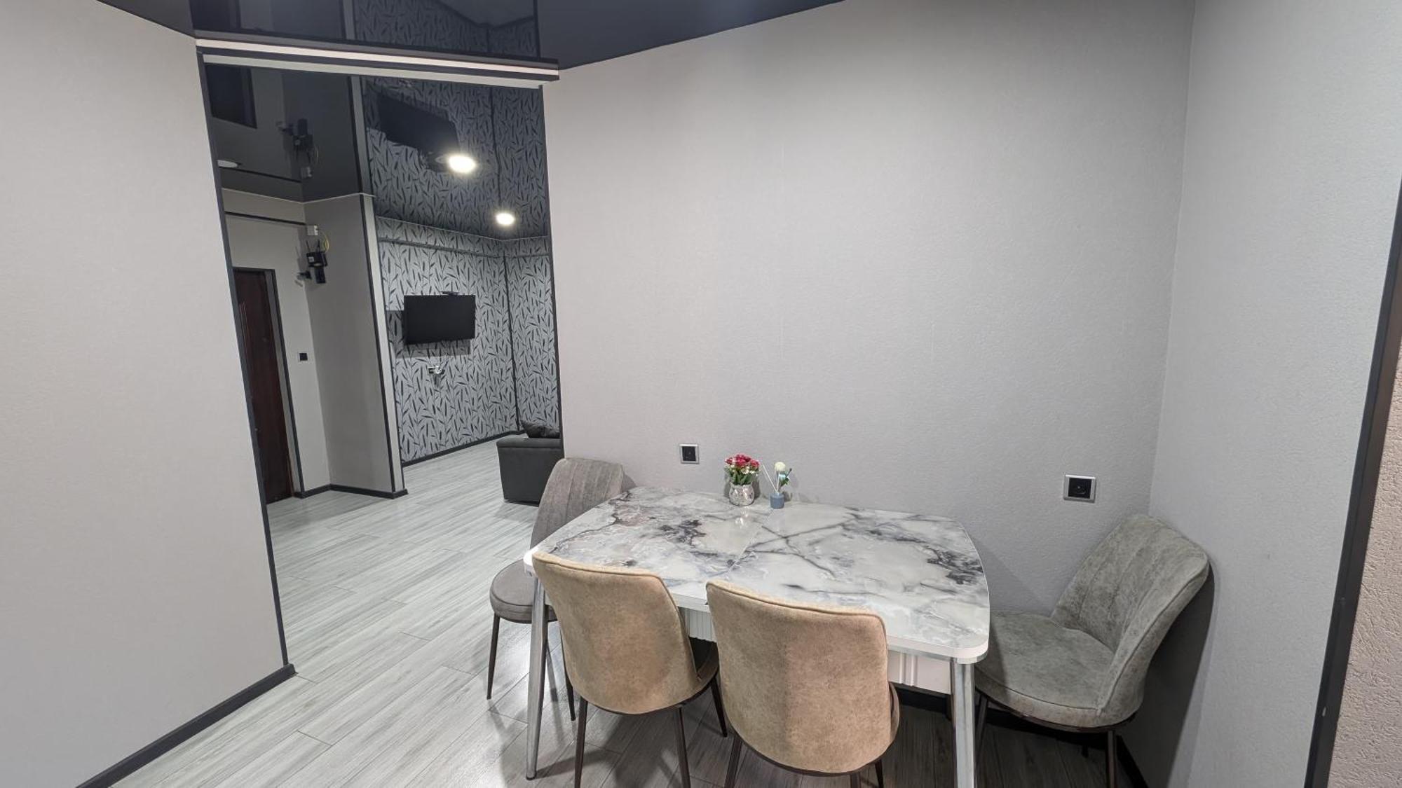 Gari'S Apartment Next To Borjomi Central Park Экстерьер фото