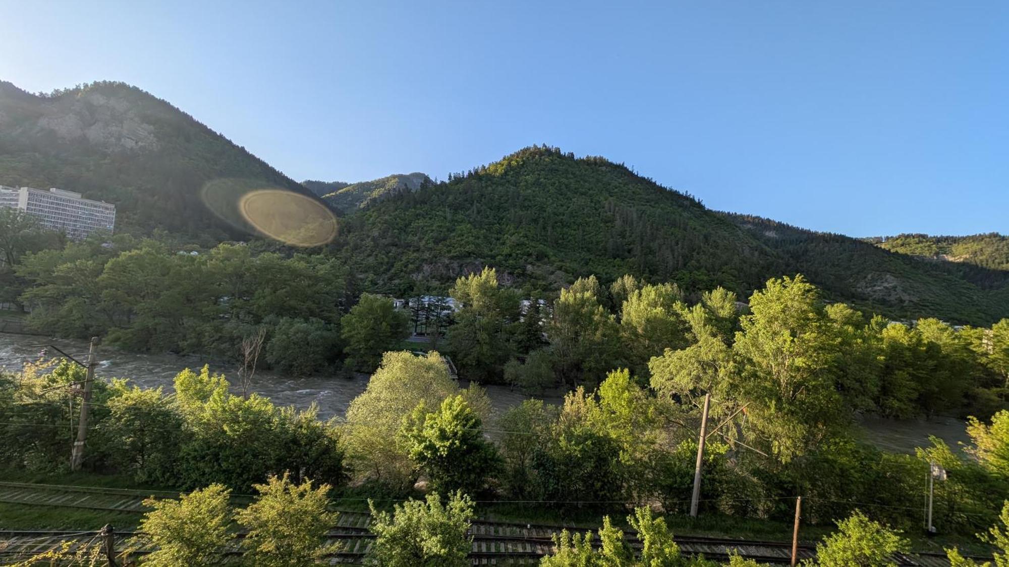 Gari'S Apartment Next To Borjomi Central Park Экстерьер фото